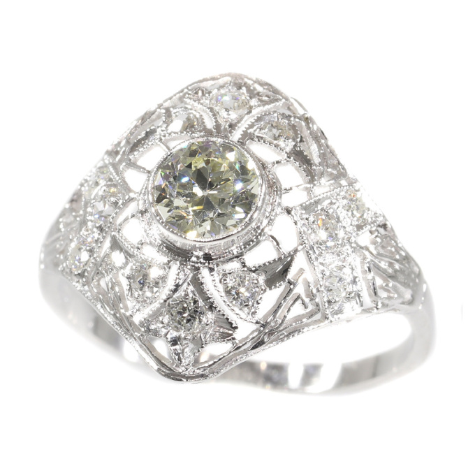 Estate Edwardian Art Deco platinum diamond engagement ring by Artista Desconhecido
