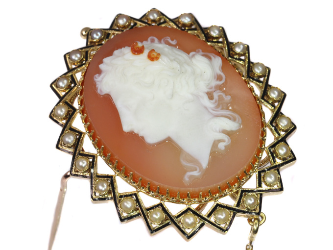 Victorian hard stone cameo in gold mounting with half seed pearls black enamel by Artista Desconocido