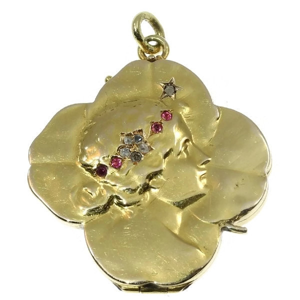 Typical Art Nouveau gold locket four leaf clover with woman head by Artiste Inconnu