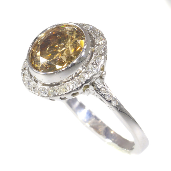 Vintage Fifties diamond engagement ring with large 2.53 crt natural fancy deep yellowish brown brilliant by Onbekende Kunstenaar