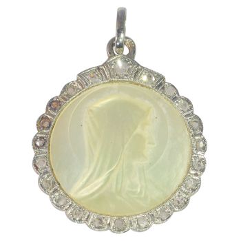 Vintage 1920's Art Deco diamond and plate of mother-of-pearl Mother Mary pendant by Artiste Inconnu