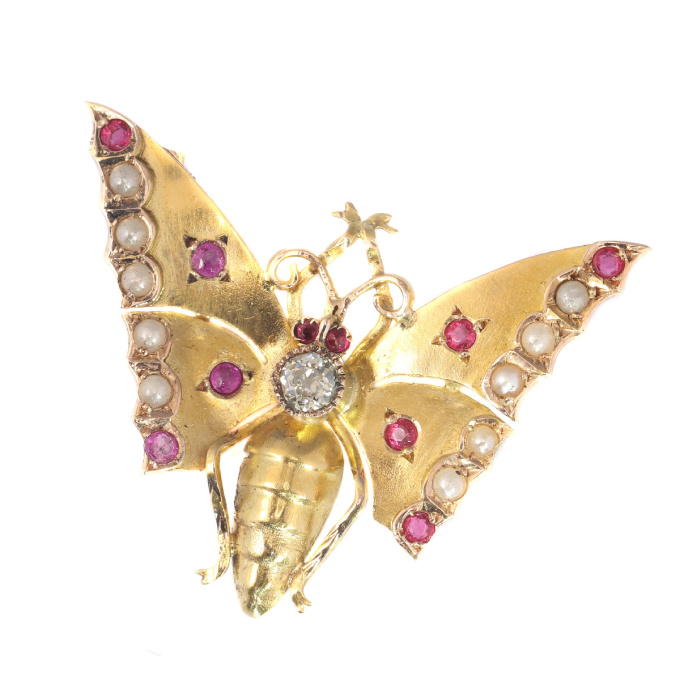 Antique gold Victorian butterfly brooch by Onbekende Kunstenaar