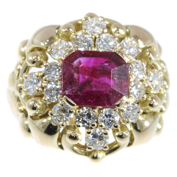 Wolfers made vintage Fifties diamond ring with large 3.40 crt untreated natural ruby by Unbekannter Künstler