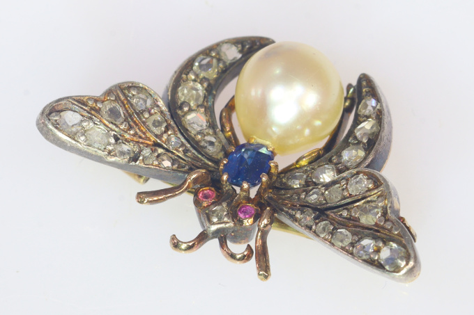 Vintage antique diamond and pearl insect brooch by Onbekende Kunstenaar