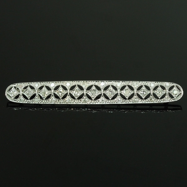 Dutch platinum Art Deco Belle Epoque bar brooch set with diamonds by Unknown Artist