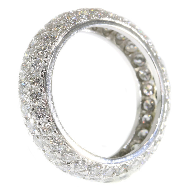 Vintage eternity band with over 5 crts of brilliant cut diamonds (90 stones!) by Artista Desconhecido