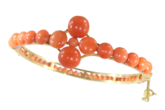 Vintage 18K coral bangle by Unknown artist