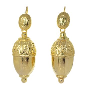 Antique Victorian 18K gold acorn motive earrings by Artista Desconocido