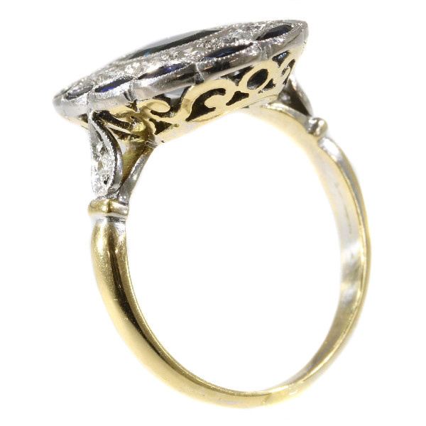Stylish Art Deco style diamond and sapphire engagement ring by Onbekende Kunstenaar