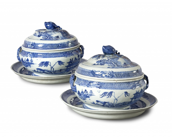 A pair of Chien Lung tureens by Unknown artist