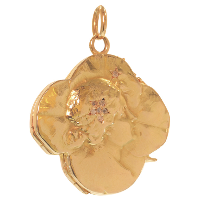 Vintage Art Nouveau 18K gold good luck locket set with diamonds by Artista Sconosciuto