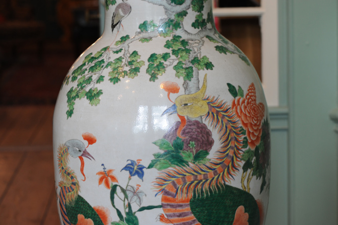 Rare pair of colossal Chinese Famille Rose vases, ca. 1900 by Onbekende Kunstenaar