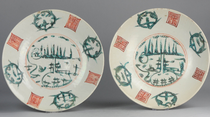 Rare pair of Ming dynasty Zhangzhou or Swatow chargers, ca. 1620 by Onbekende Kunstenaar