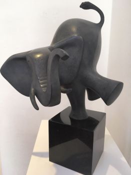 Dansende olifant by Evert den Hartog