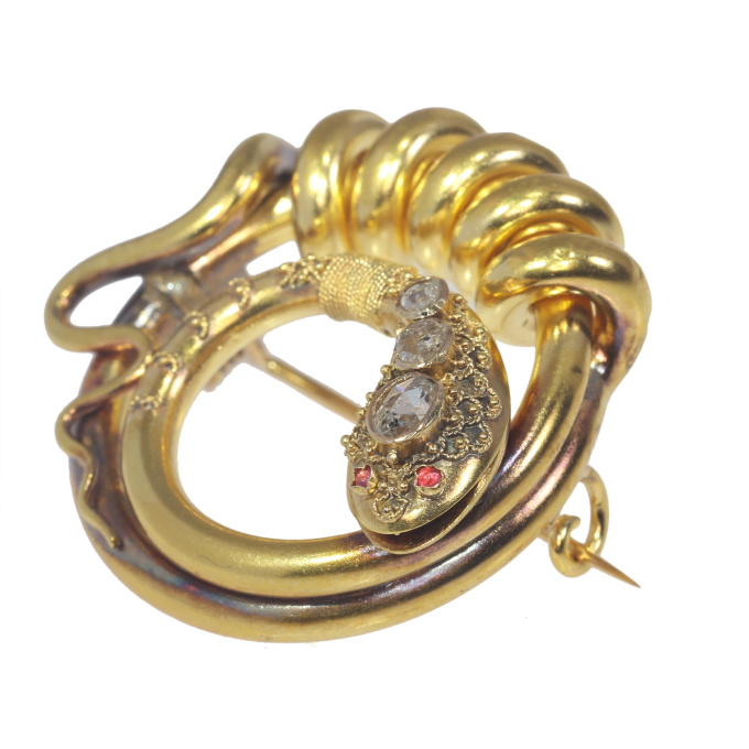 Vintage antique late Victorian 18K snake brooch with rose cut diamonds and red stones by Artista Desconocido