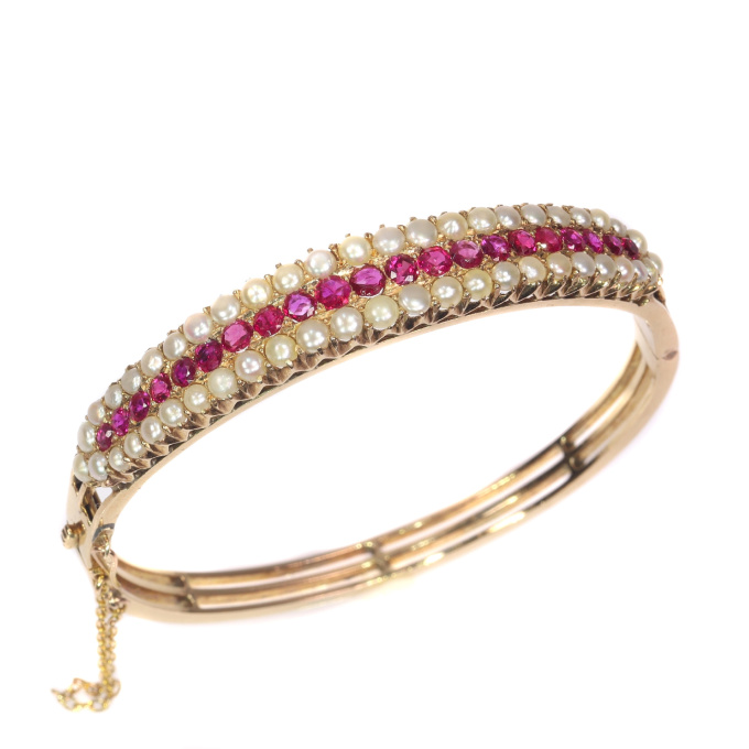 Maak het zwaar Percentage tij Vintage antique gold bangle with natural pearls and rubies sold by Simons  Jewellers The Hague & Amst - Gallerease