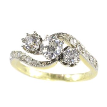 Victorian diamond cross-over ring engagement ring by Artista Desconocido