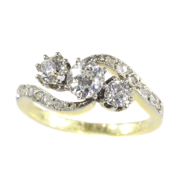 Victorian diamond cross-over ring engagement ring by Artista Desconhecido