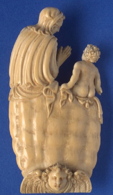 Ivory sculpture of the Mother of God with the Infant Christ by Onbekende Kunstenaar