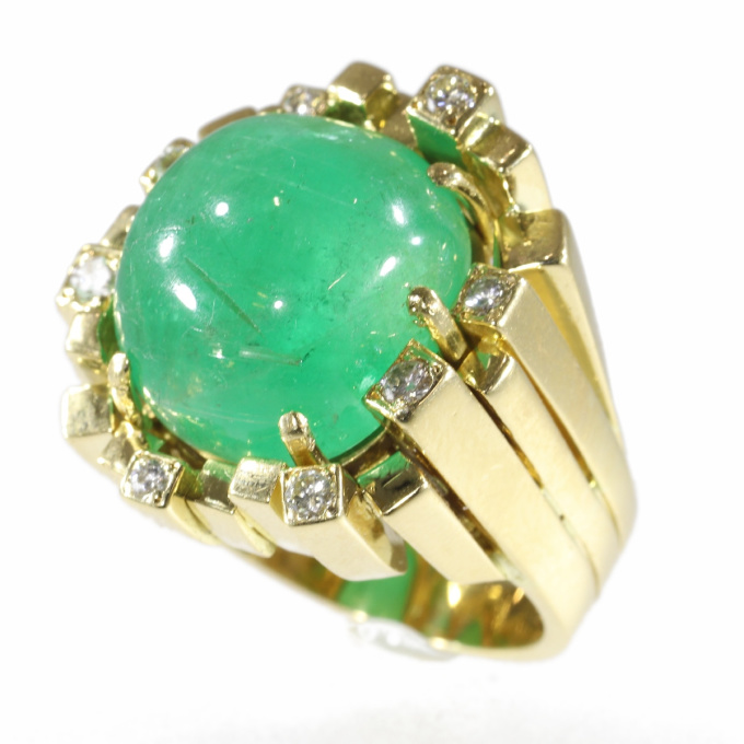 Vintage Seventies Modernistic Artist Design ring with large emerald and diamonds by Artista Desconocido