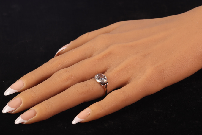 Antique Georgian grand oval diamond solitair engagement ring by Onbekende Kunstenaar