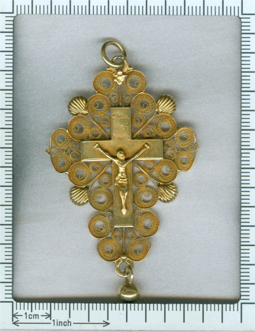 Antique gold French Rococo cross in filigree from around the French Revolution by Onbekende Kunstenaar