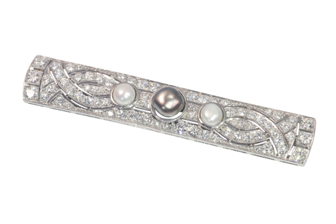 Vintage Fifties Art Deco platinum diamond bar brooch with pearls by Artista Desconhecido