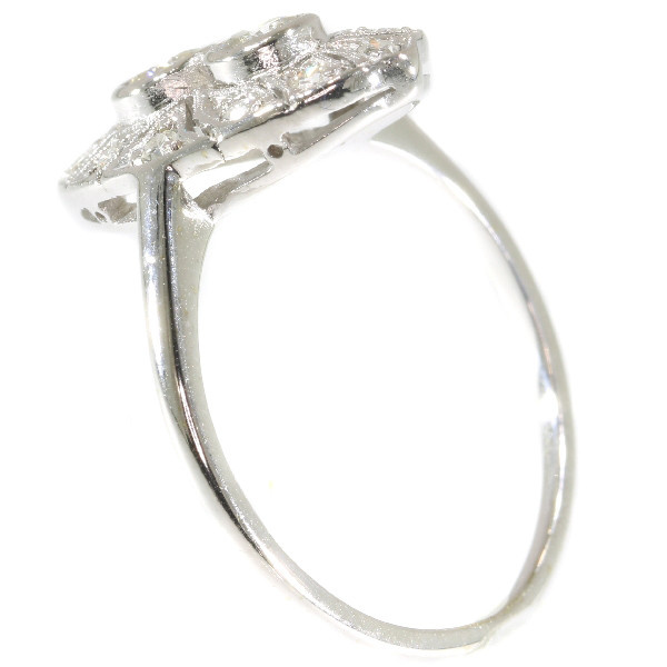 White gold Art Deco engagement ring with diamonds by Artista Sconosciuto