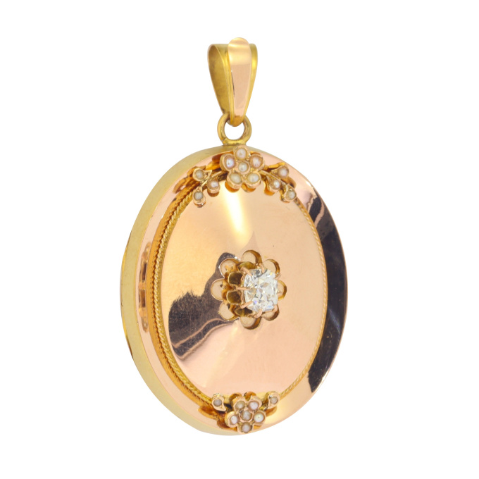 Vintage antique 18K gold locket with large old mine brilliant cut diamond by Unknown artist