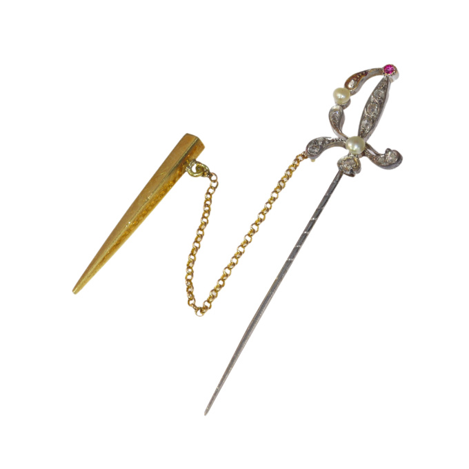Antique diamond pin in the shape of a sword or dagger by Artista Sconosciuto