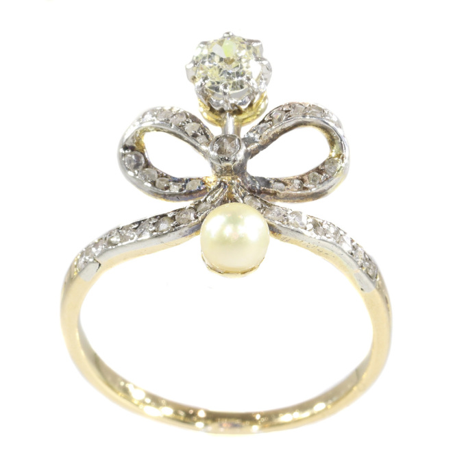 Victorian vintage diamond bow ring by Artista Sconosciuto