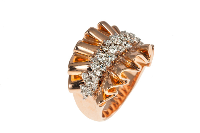 Red Gold Fantasy Ring with Diamonds by Artista Desconocido