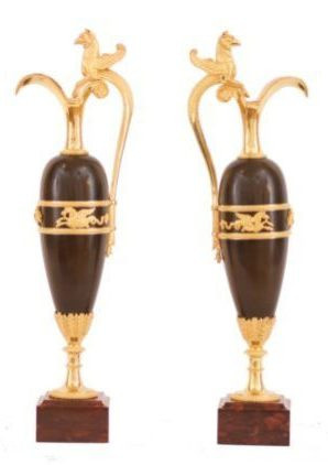 A pair of empire patinated bronze and fire gilded ewers, Circa 1810 by Artista Sconosciuto
