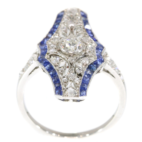 Vintage Art Deco platinum diamond and sapphire engagement ring by Artista Desconhecido