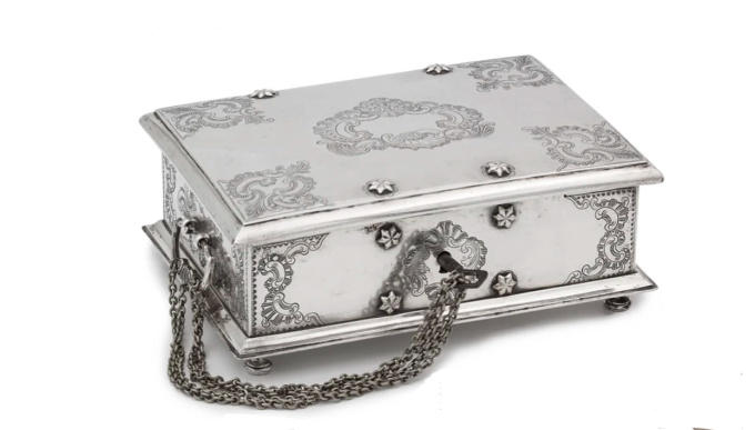 A fine Indonesian silver Rococo engraved sirih box by Unknown Artist