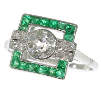 Strong yet sober design Art Deco ring with diamonds and emeralds by Artista Desconocido