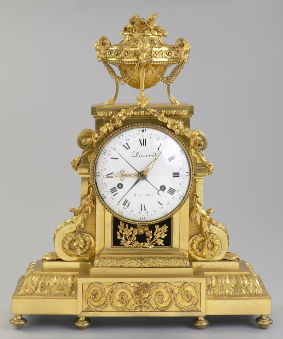 French Louis XVI Mantel Clock by Artista Desconhecido
