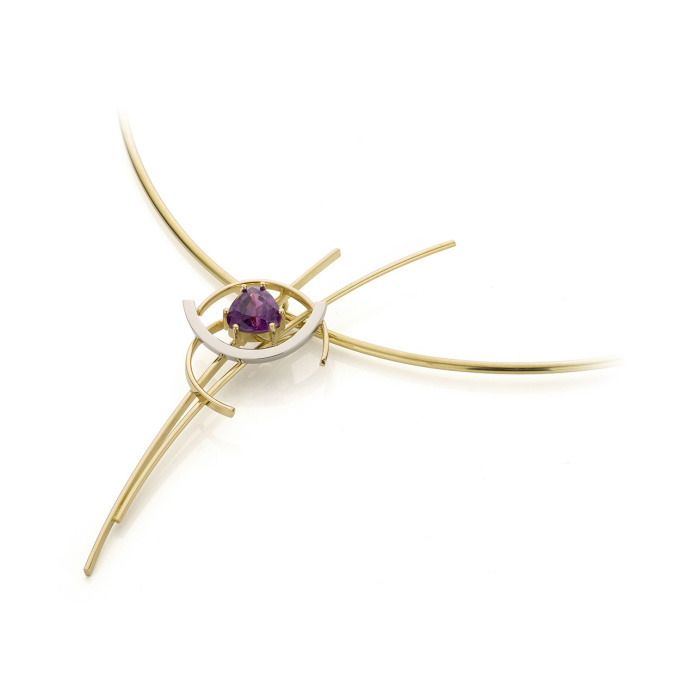 Pendant/brooch with purple sapphire by Sabine Eekels
