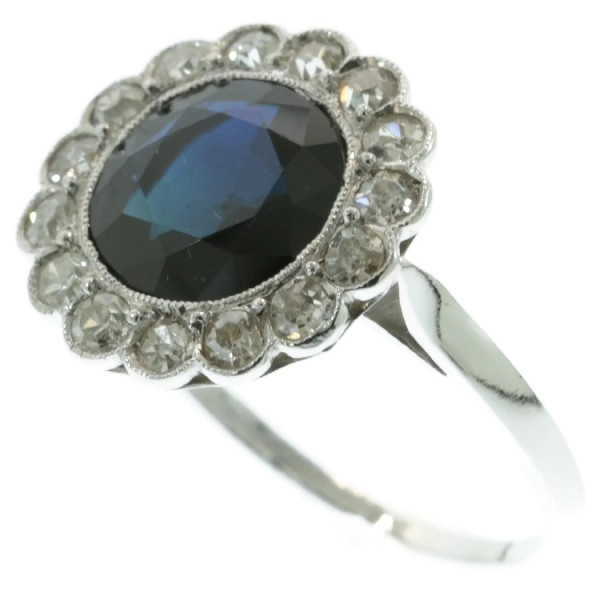 Platinum art deco diamond sapphire engagement ring by Artista Desconocido