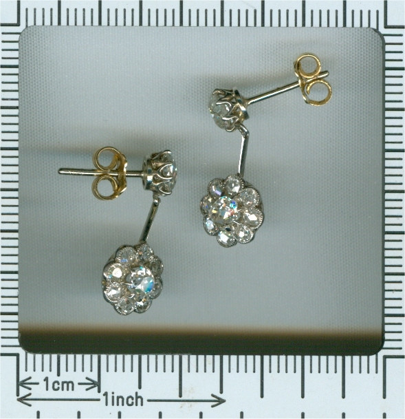 Platinum Art Deco pendant diamond earrings by Artista Sconosciuto