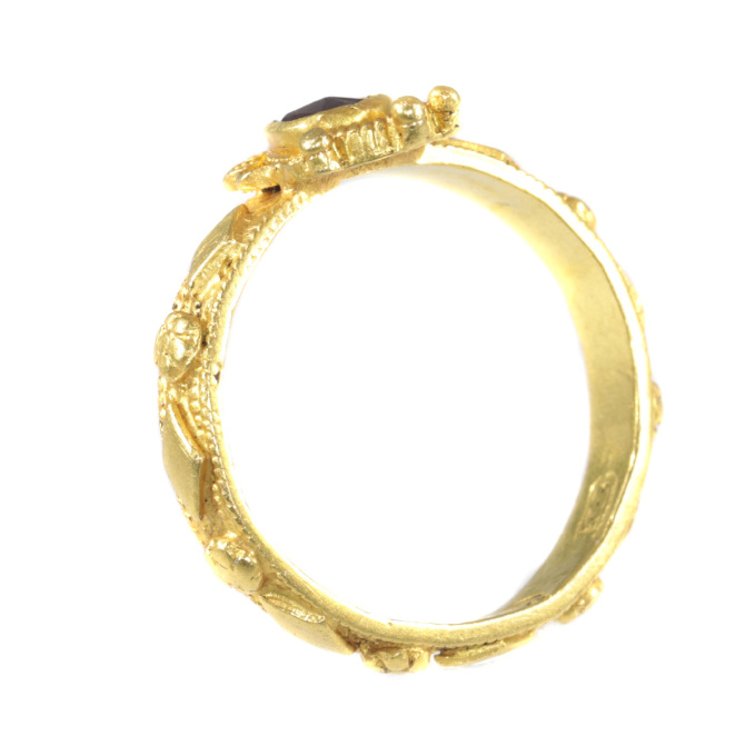 Late Baroque gold garnet ring hallmarked Amsterdam 1692 by Artista Desconocido