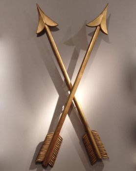 Set of 4 large gilded wooden arrows by Artista Desconocido