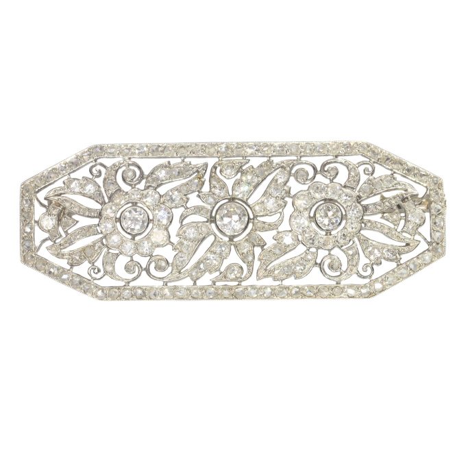 French Vintage Art Deco diamond brooch set in platinum by Onbekende Kunstenaar