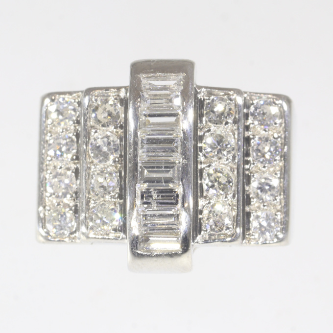 Vintage French strong design Art Deco diamond platinum ring by Unbekannter Künstler