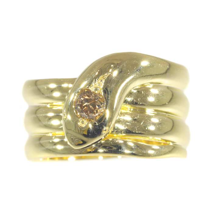 Antique gold snake ring with fancy colour diamond in head by Artista Desconhecido