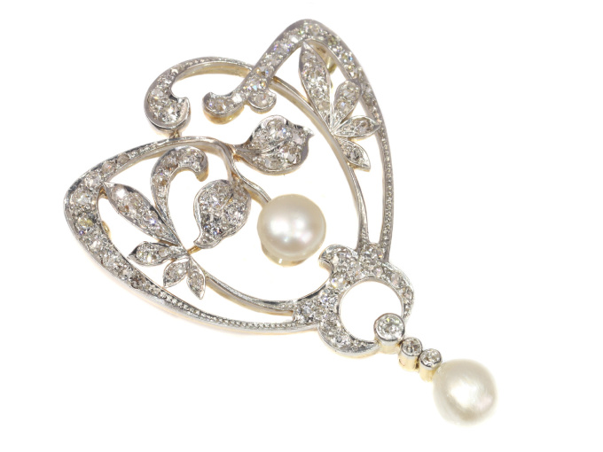 Antique stylish Art Nouveau diamond and pearl brooch by Artista Desconhecido
