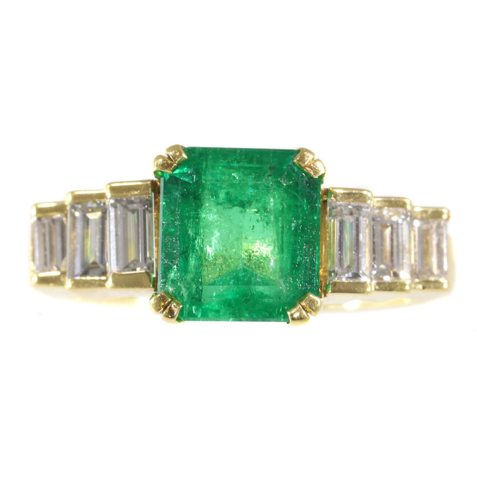Vintage French estate ring with high quality Colombian emerald and baguette diamonds by Onbekende Kunstenaar