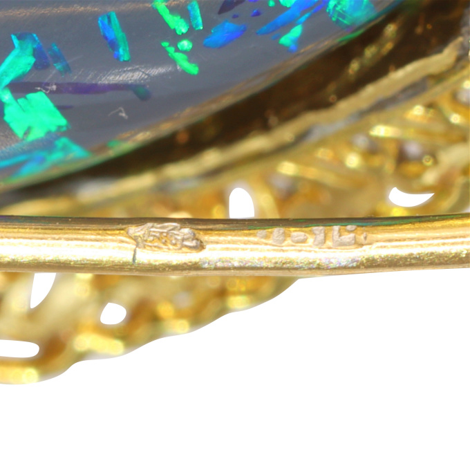 Vintage Belle Epoque Dutch 18K diamond brooch with truly magnificent black opal by Artista Desconhecido