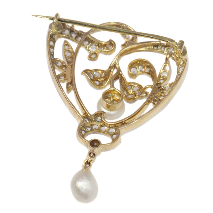 Antique stylish Art Nouveau diamond and pearl brooch by Artista Sconosciuto