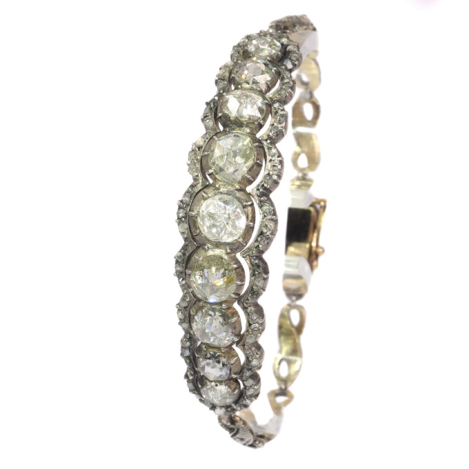 Typical Dutch rose cut diamond bracelet in Victorian style with large rose cuts by Artista Desconhecido